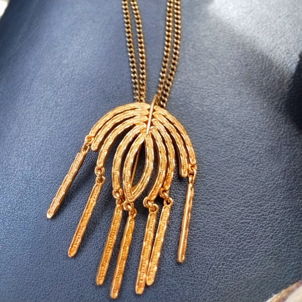 Sarah Coventry Gold Necklace Doubling as Brooch Beautiful with Box